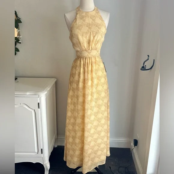 Lush Open Back Tie Waist Halter Maxi Dress in Medallion Print Yellow, Sz S NWT - Picture 2 of 10